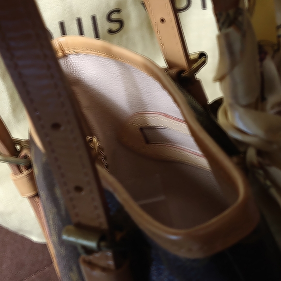 SOLDLOUIS VUITTON PETITE BUCKET SOLD - Picture 3 of 12